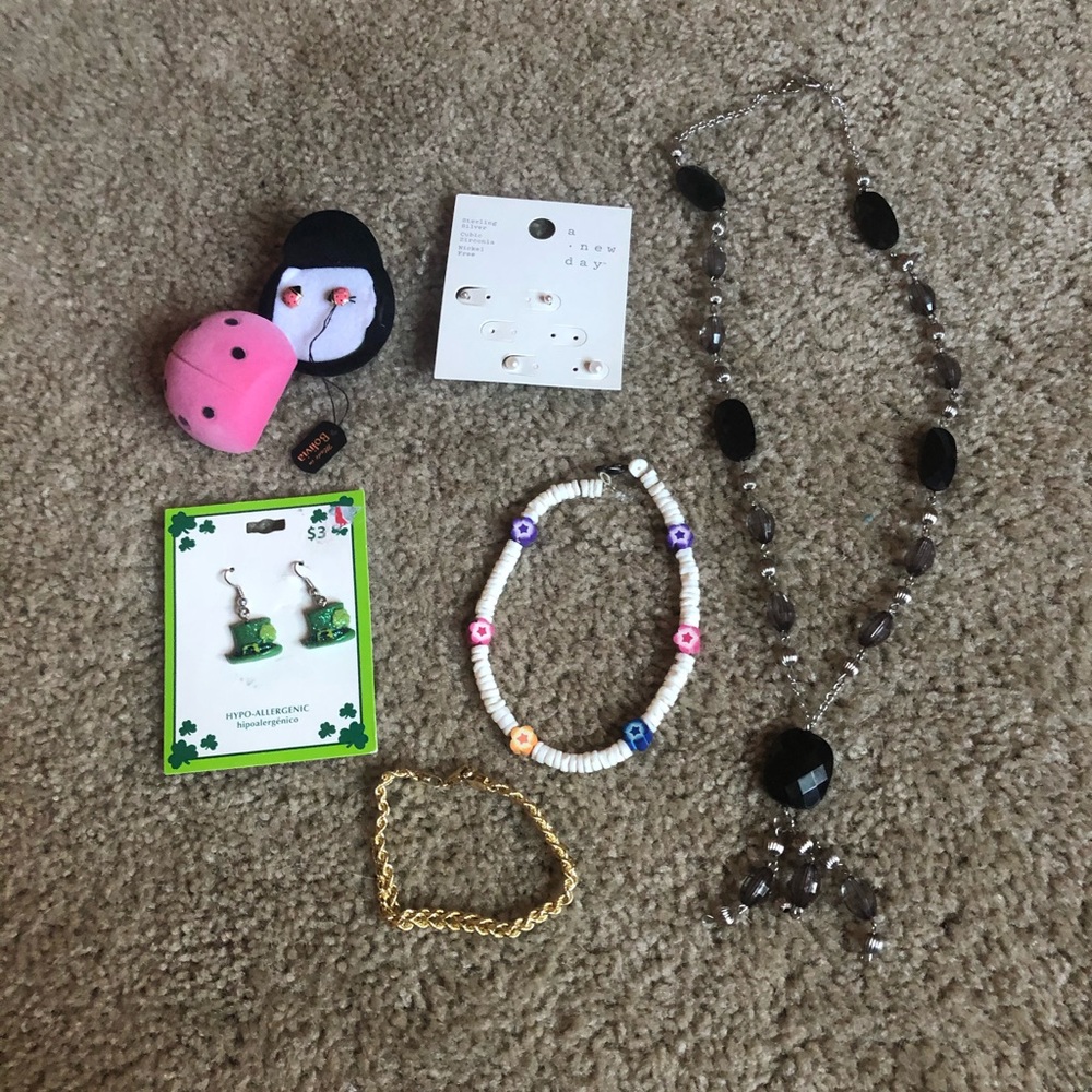 Costume jewelry bundle!!